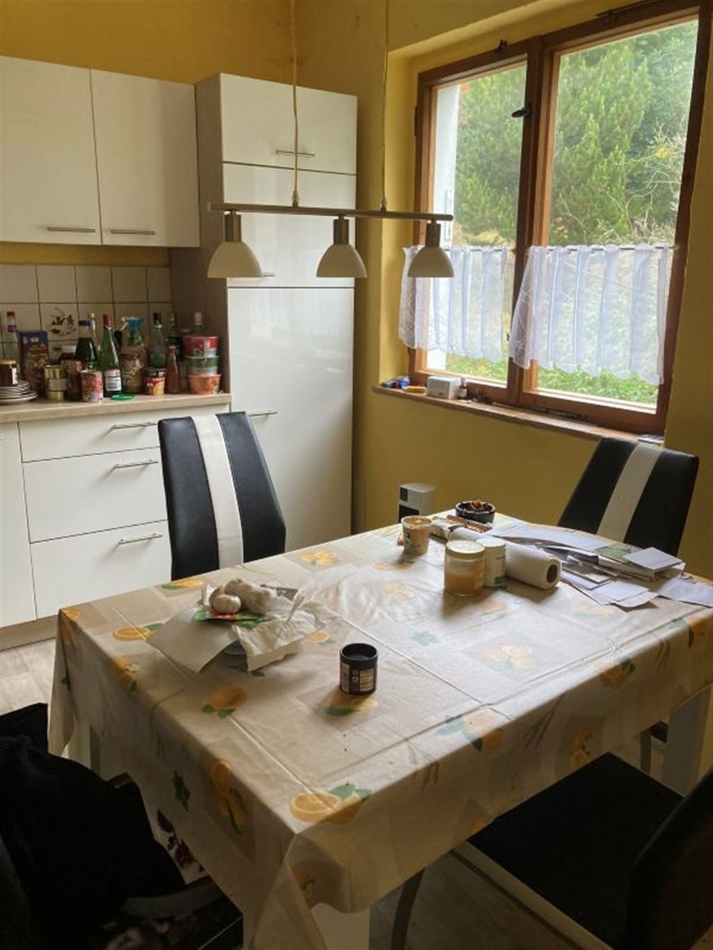 Freistehendes Dreifamilienhaus mit Innenhof, Garten und Garage