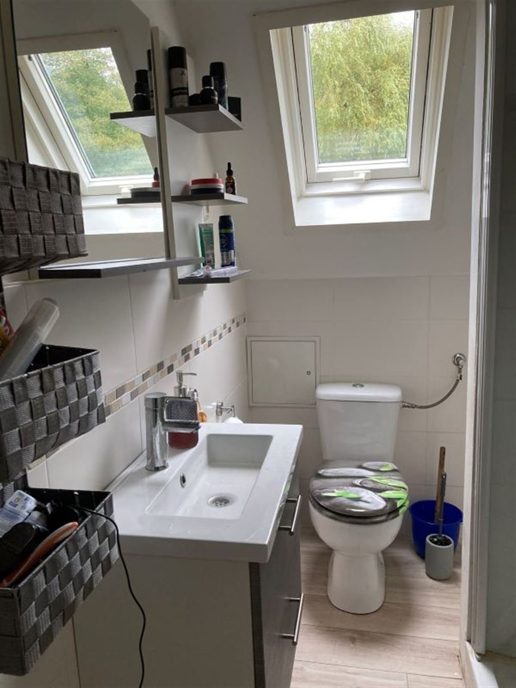 Freistehendes Dreifamilienhaus mit Innenhof, Garten und Garage