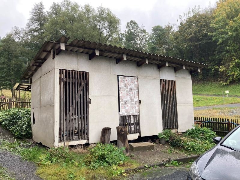 Freistehendes Dreifamilienhaus mit Innenhof, Garten und Garage