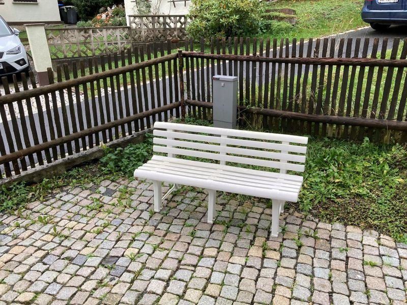 Freistehendes Dreifamilienhaus mit Innenhof, Garten und Garage