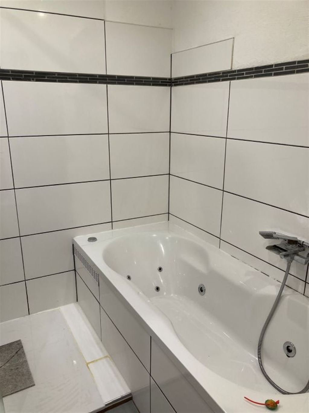Attraktive 6ZKB-Wohnung mit Balkon und 2 Tiefgaragenstellplätzen