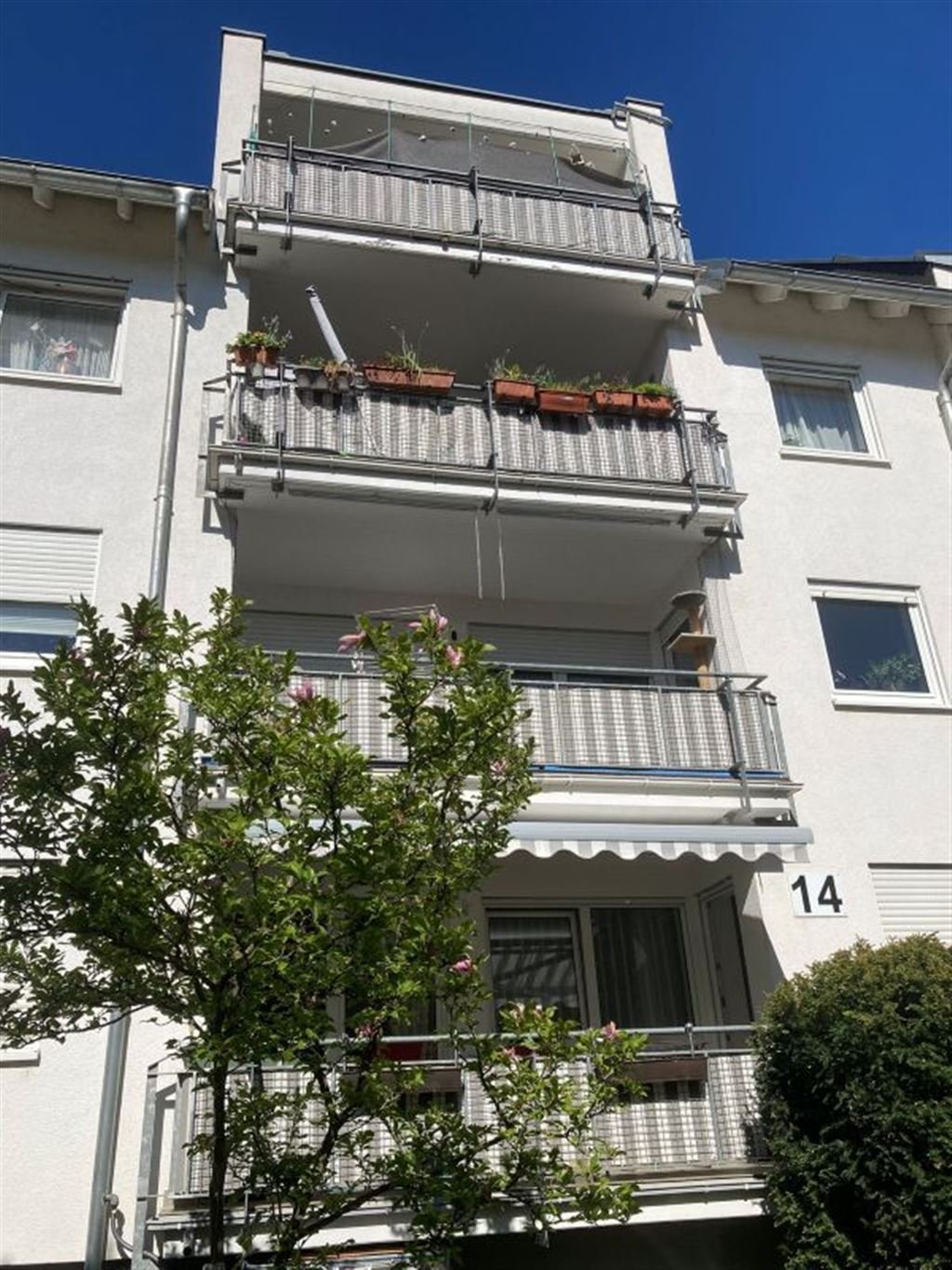 Attraktive 6ZKB-Wohnung mit Balkon und 2 Tiefgaragenstellplätzen