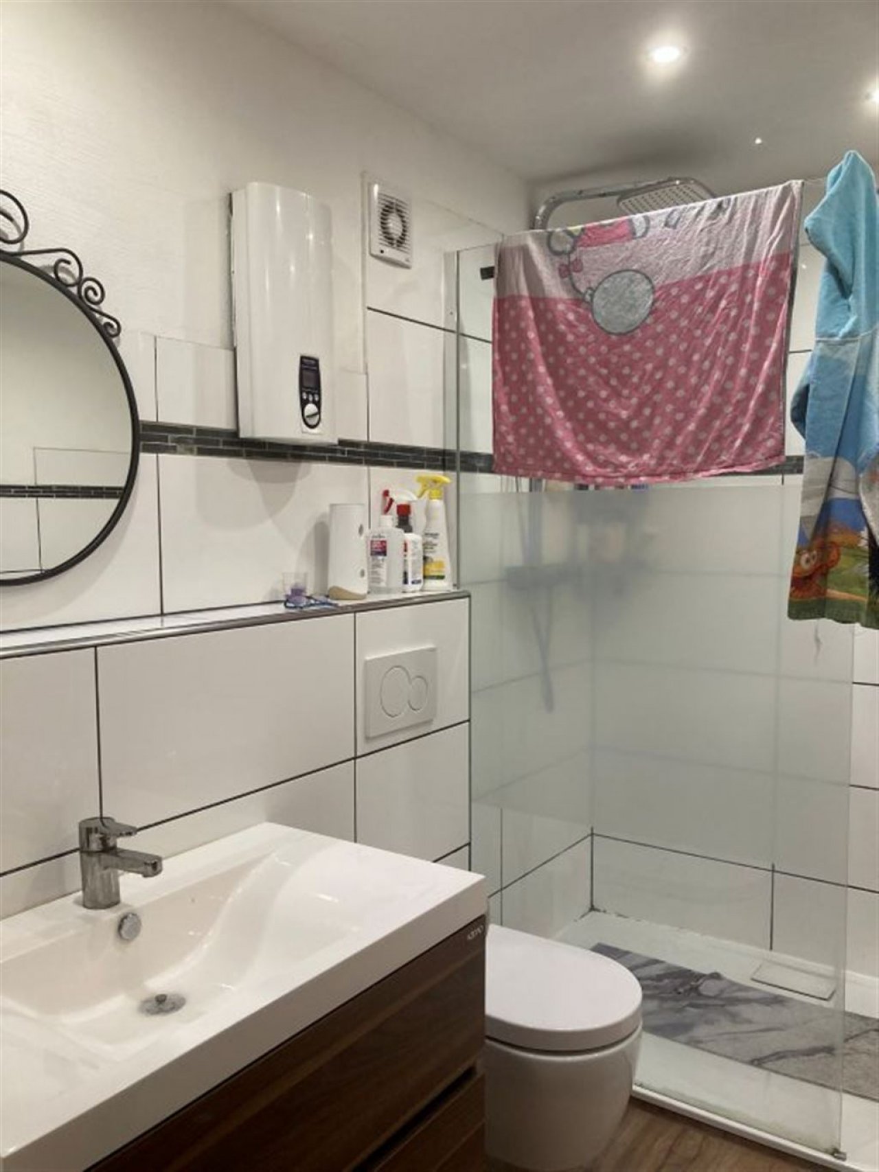 Bad mit Dusche Bad mit Dusche